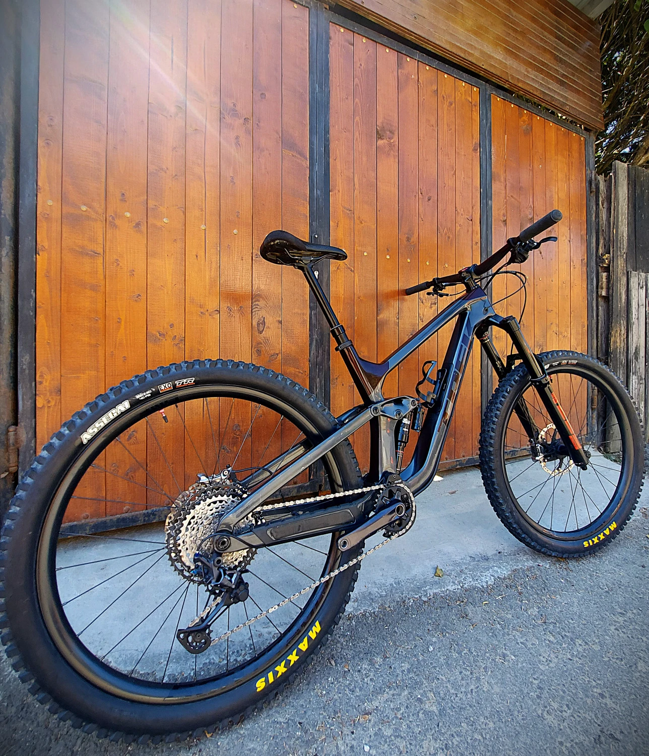 1. Trek Slash 9.8 XT Gen 5 / 2022 L