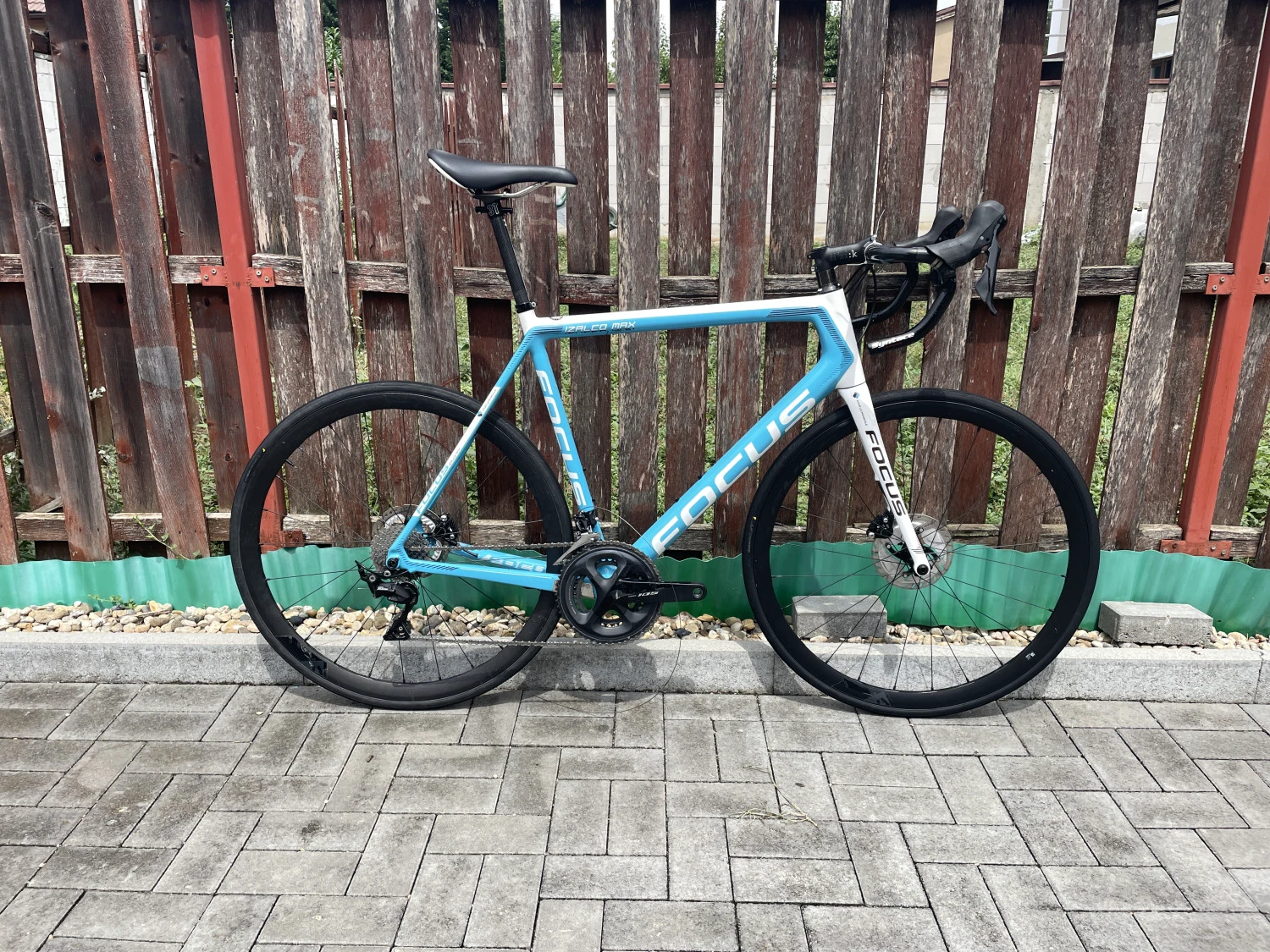 1. Cursiera Focus Izalco Max Ediție AG2R