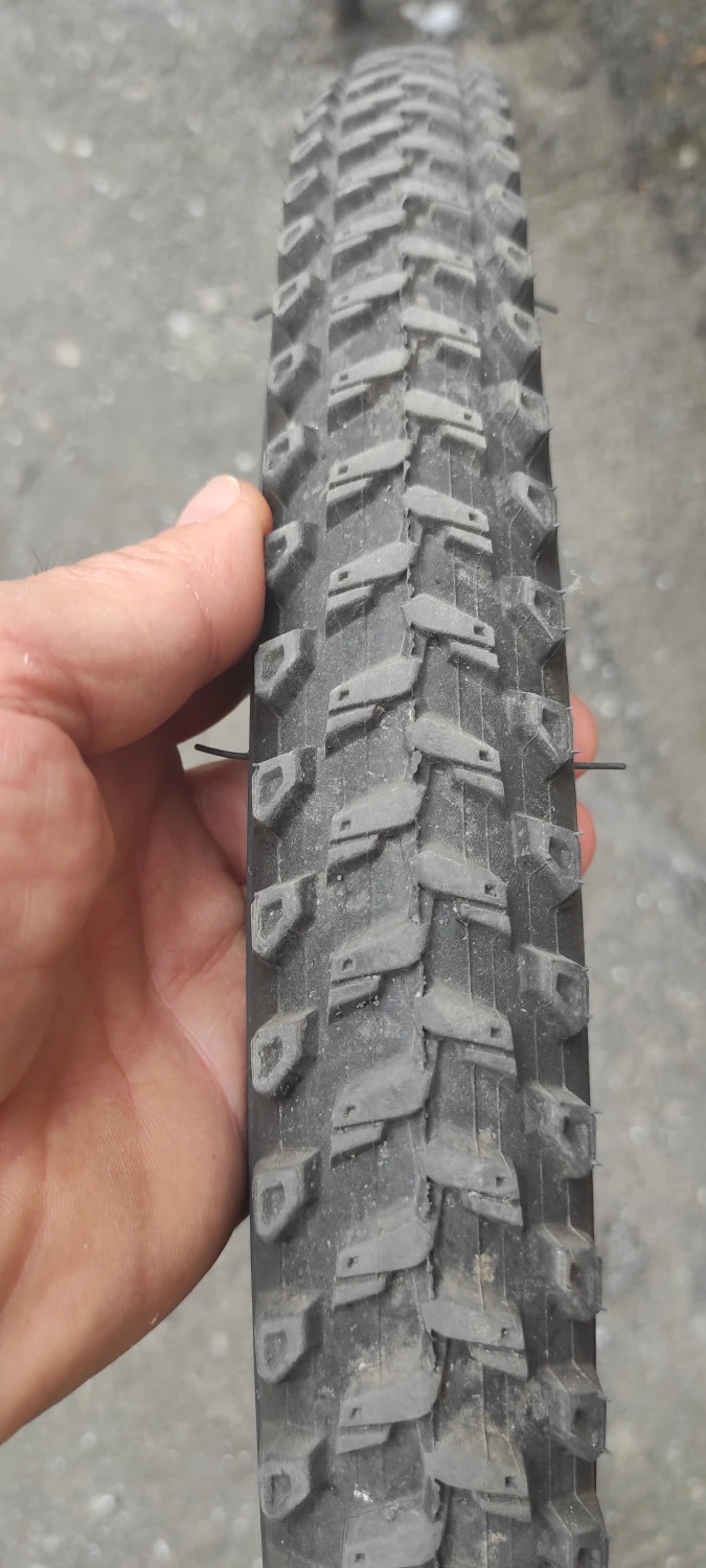 1. Cauciucuri/anvelope BTwin 24x1.95 (47-406)