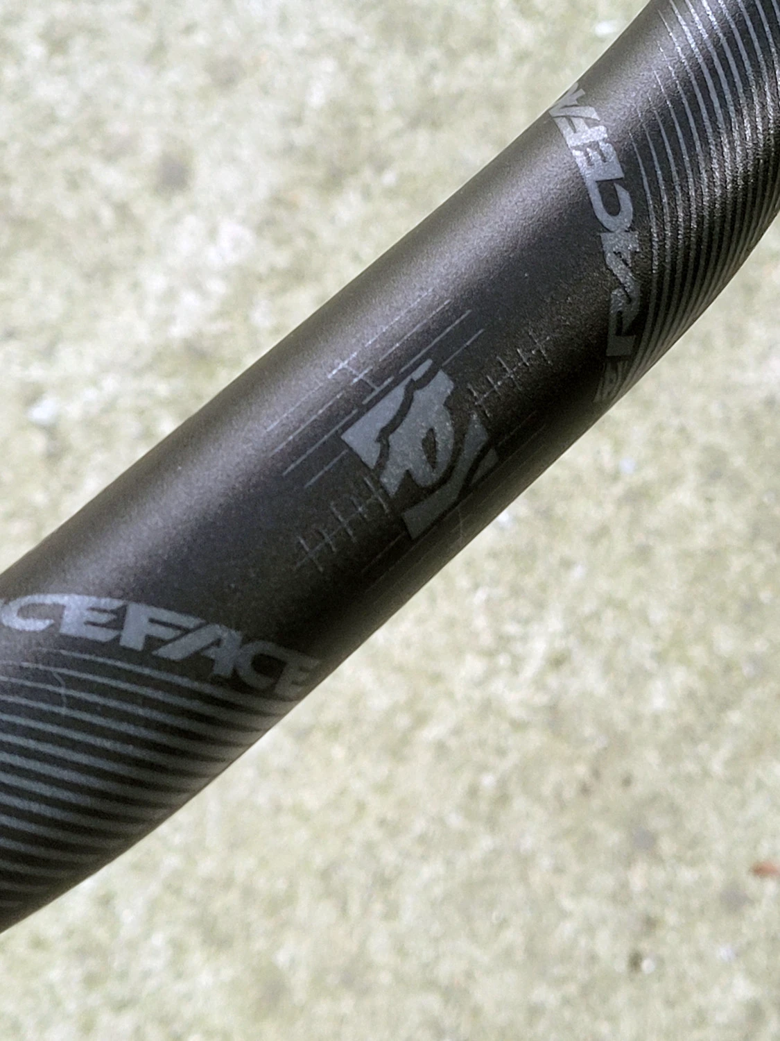 3. Race Face Aeffect Riser 35 x 780mm ghidon - Rise 20