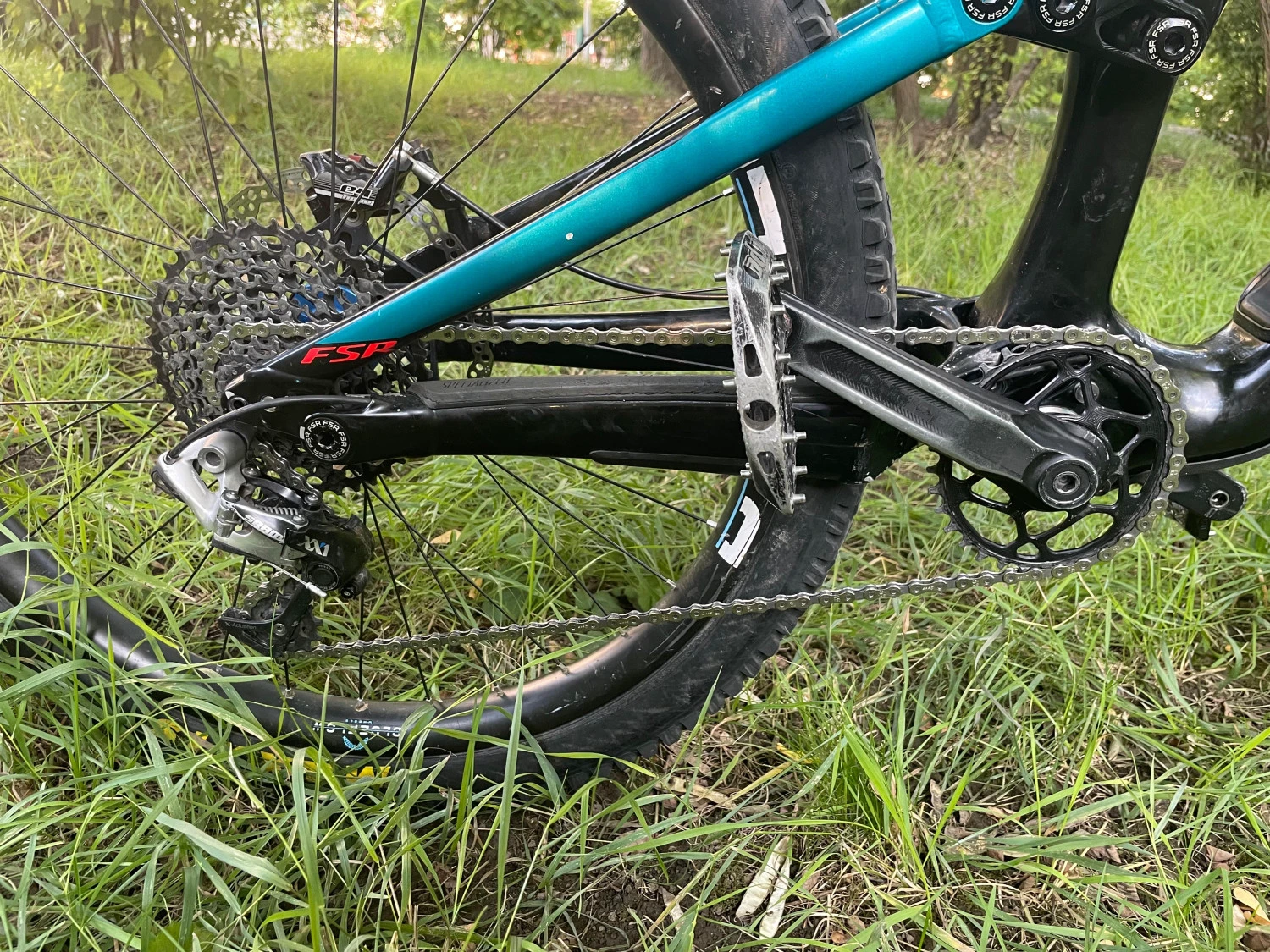 6. Specialized Enduro Elite Carbon cu Hope