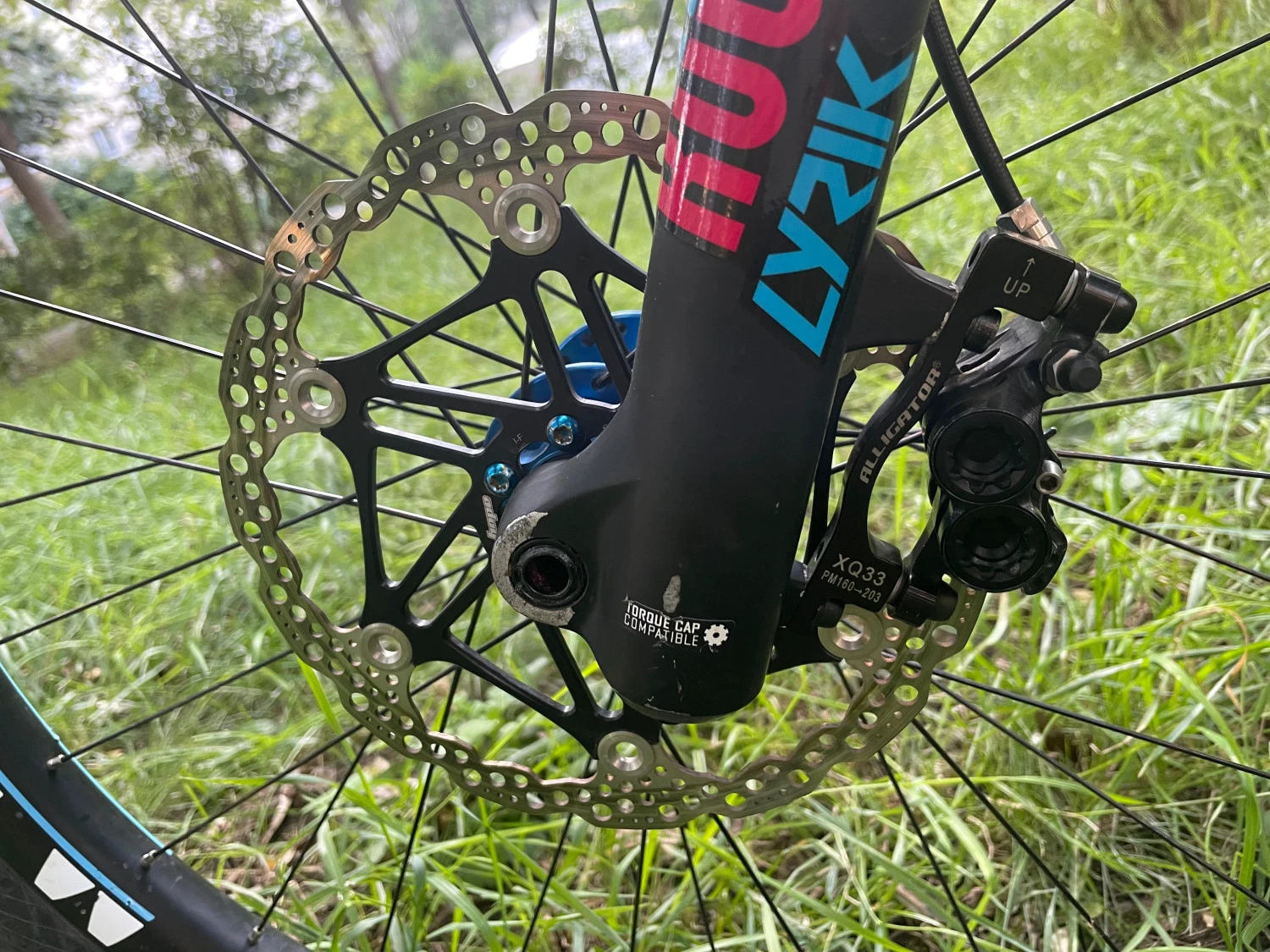 3. Specialized Enduro Elite Carbon cu Hope