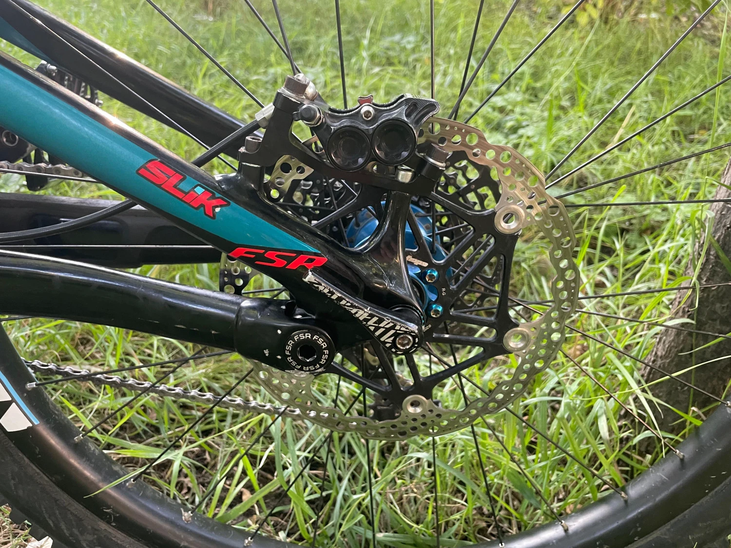 4. Specialized Enduro Elite Carbon cu Hope