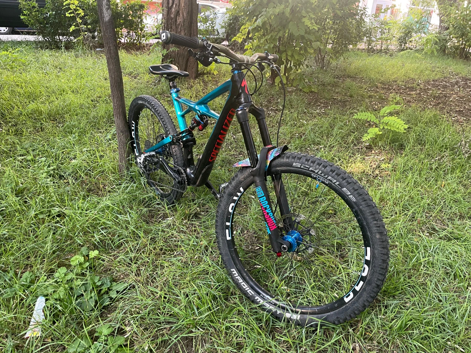 2. Specialized Enduro Elite Carbon cu Hope