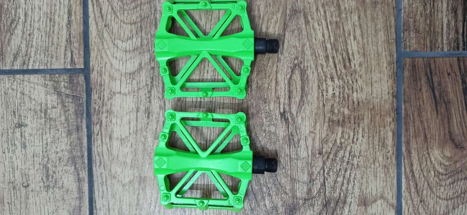 3. Set Pedale Antiderapante Aluminiu Verde