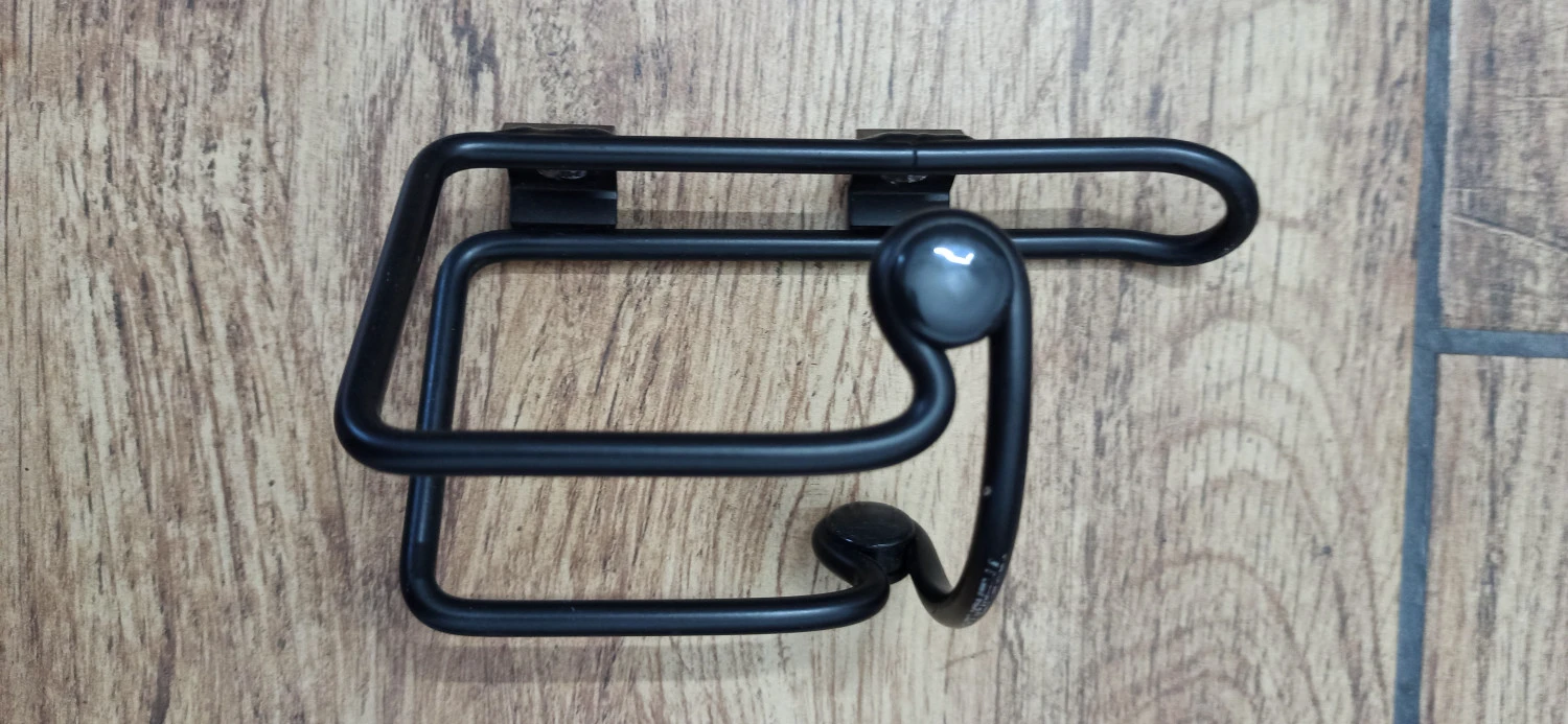 1. Suport bidon aluminiu negru
