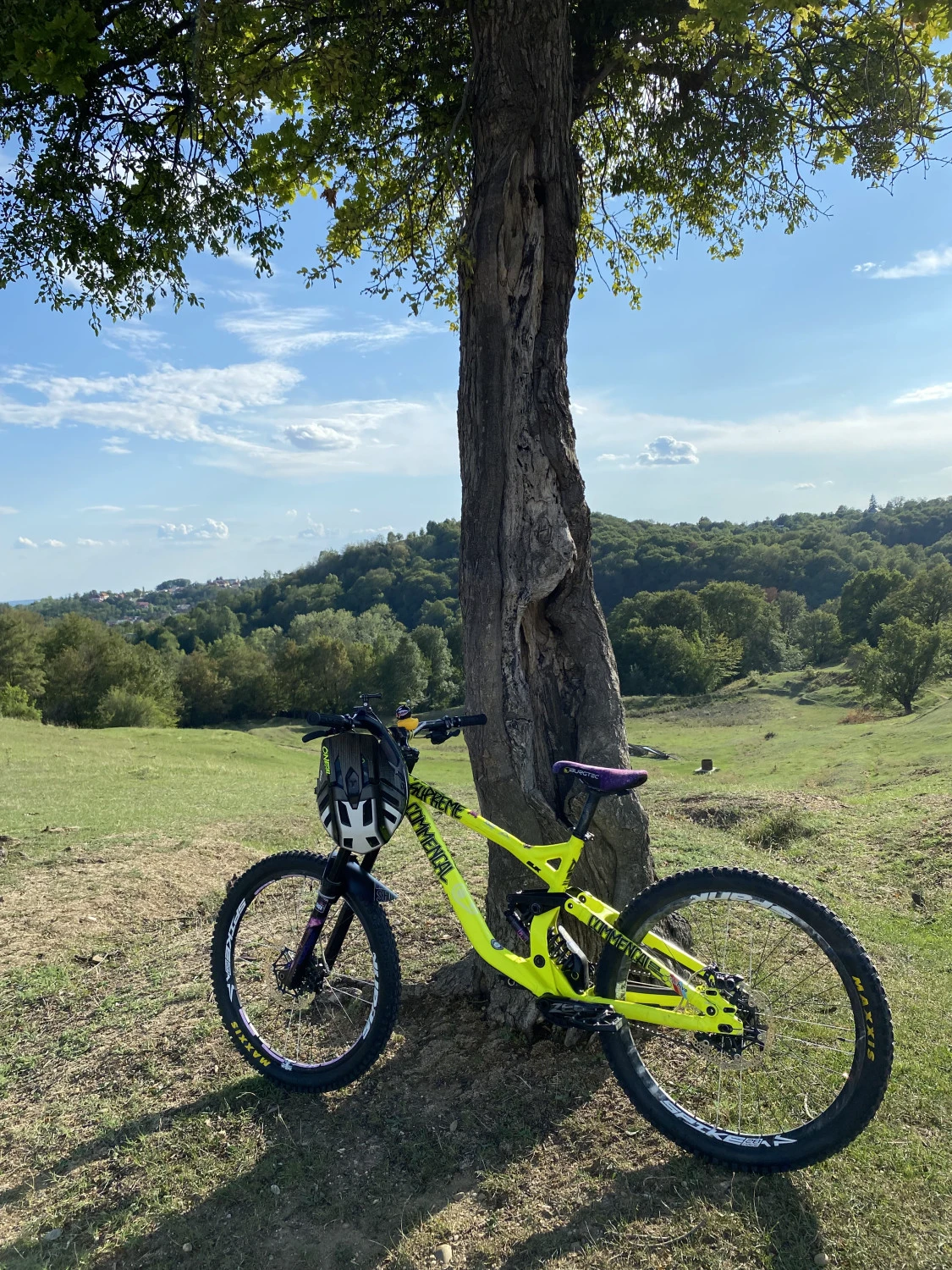 1. Vand Downhill Commencal Supreme V3 2015