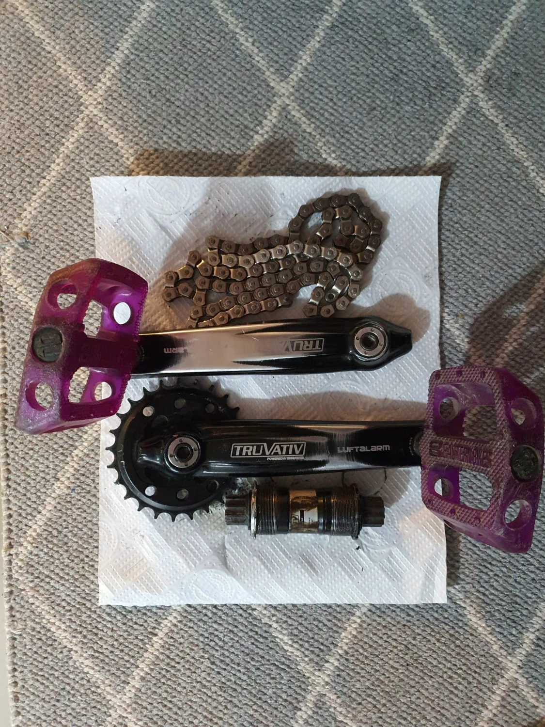 1. Truvativ Luftalarm 175mm + pedale + lant