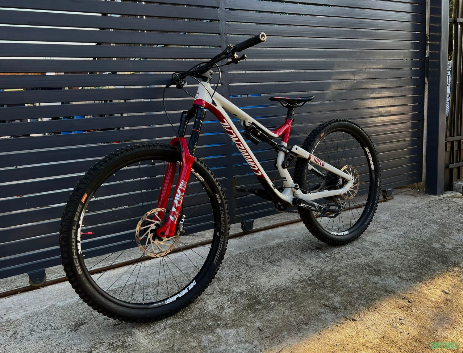 1. Bicicleta Enduro Commencal Meta AM