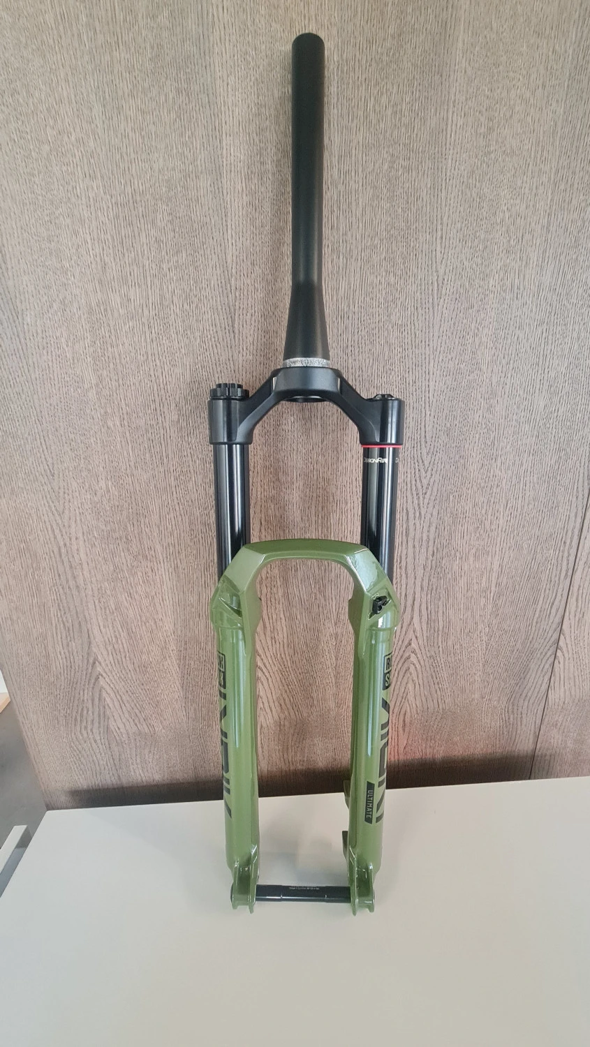 1. Furca Rock Shox Lyrik Ultimate, charger 3 gat specific E-MTB