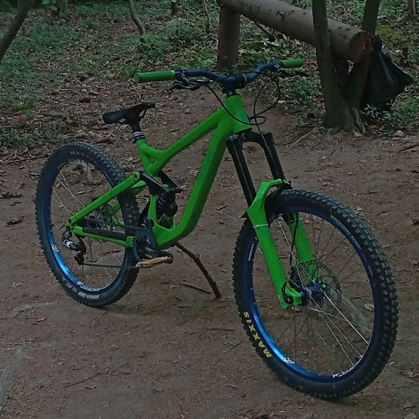 1. Commencal Supreme Fr V3