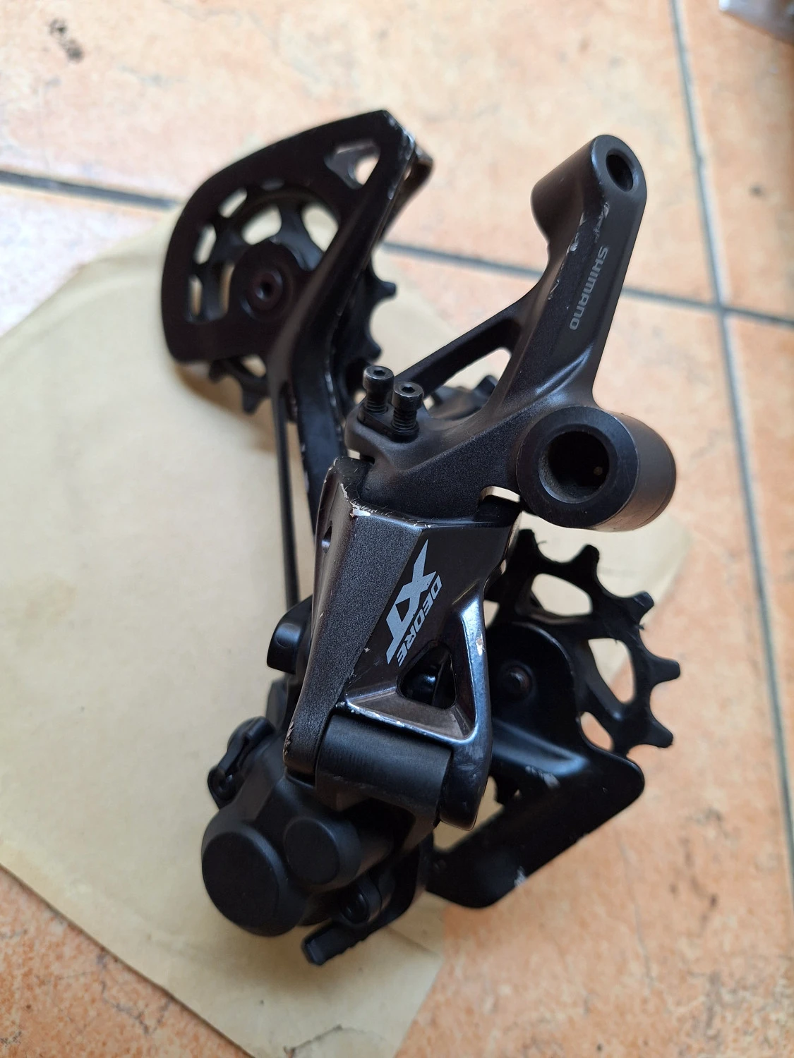 1. Deraior schimbator shimano deore XT M8100 12 viteze