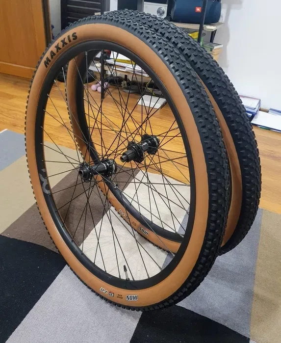 1. Vând roti mtb Orbea Oiz