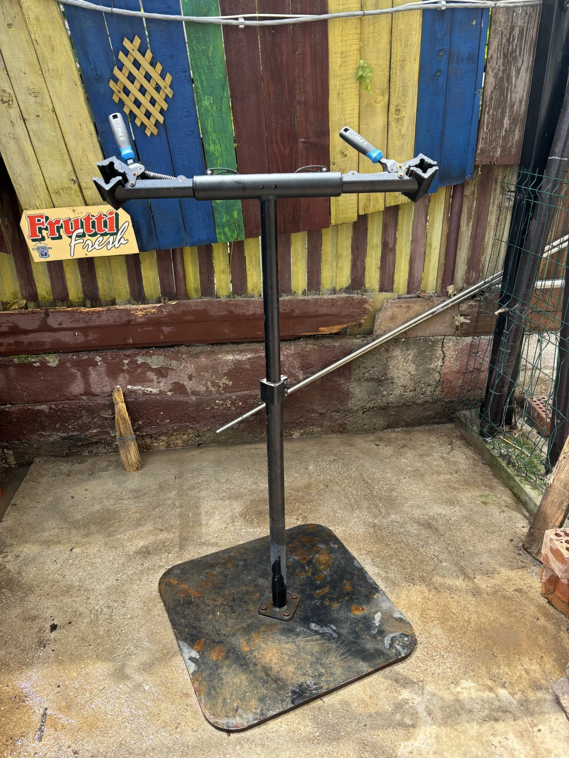 1. Stand reparat biciclete Unior dublu falci
