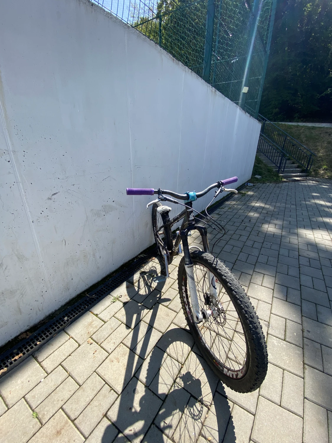 1. Vând dirt jumper UMF coustum