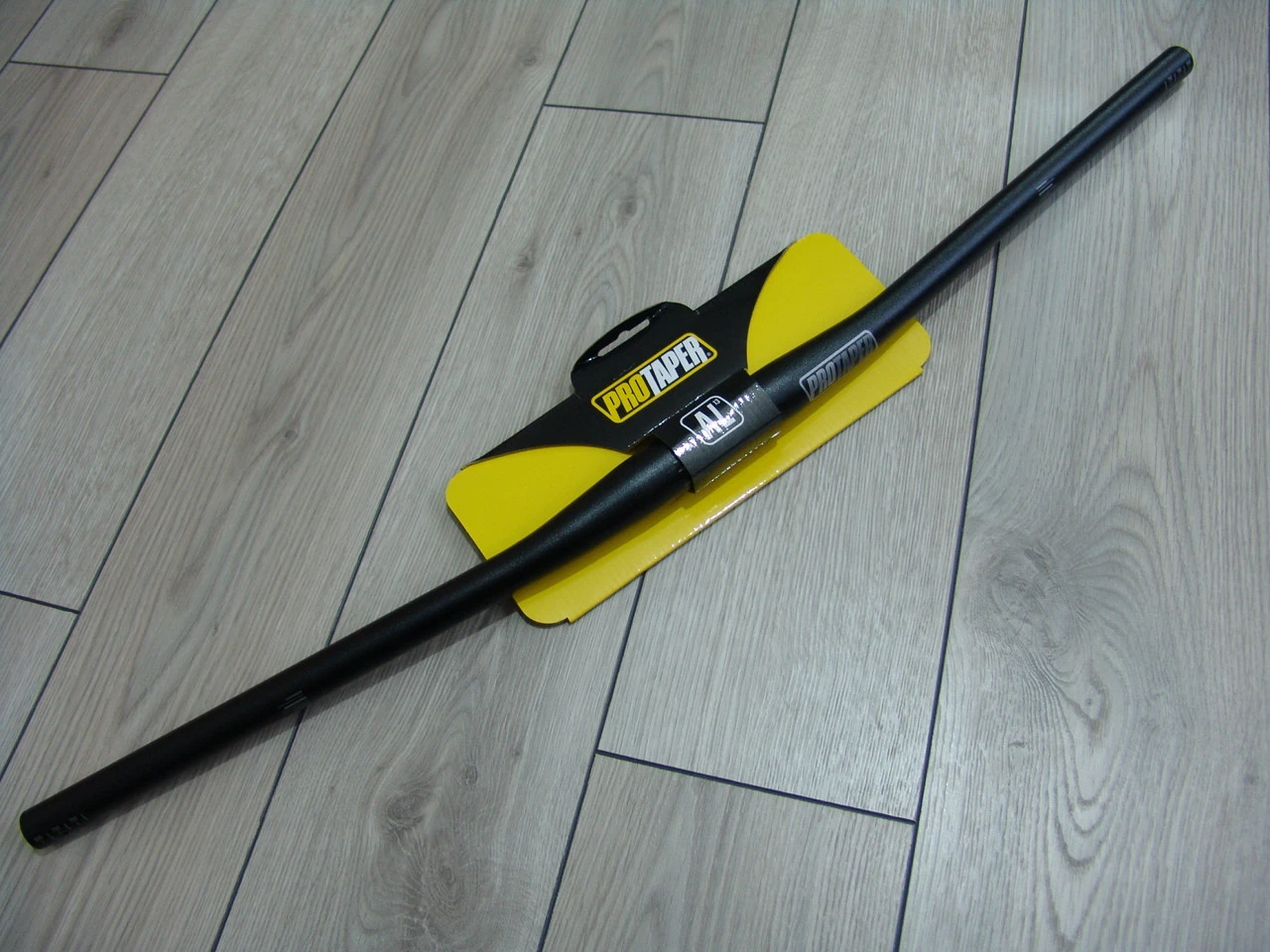 1. Ghidon MTB ProTaper Flat 810mm-AL7050 /Nou