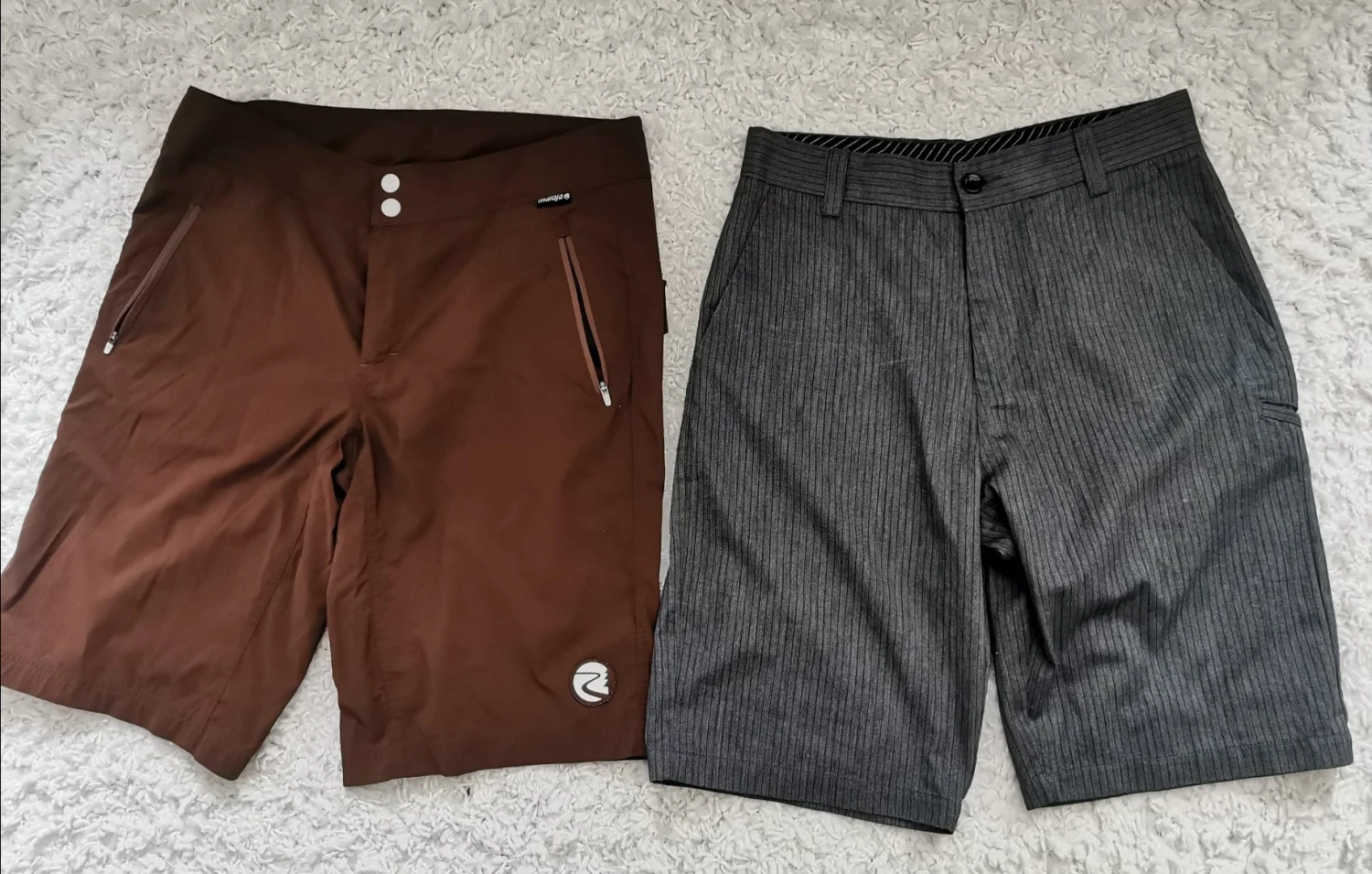 1. Pantaloni Fox si Maloja