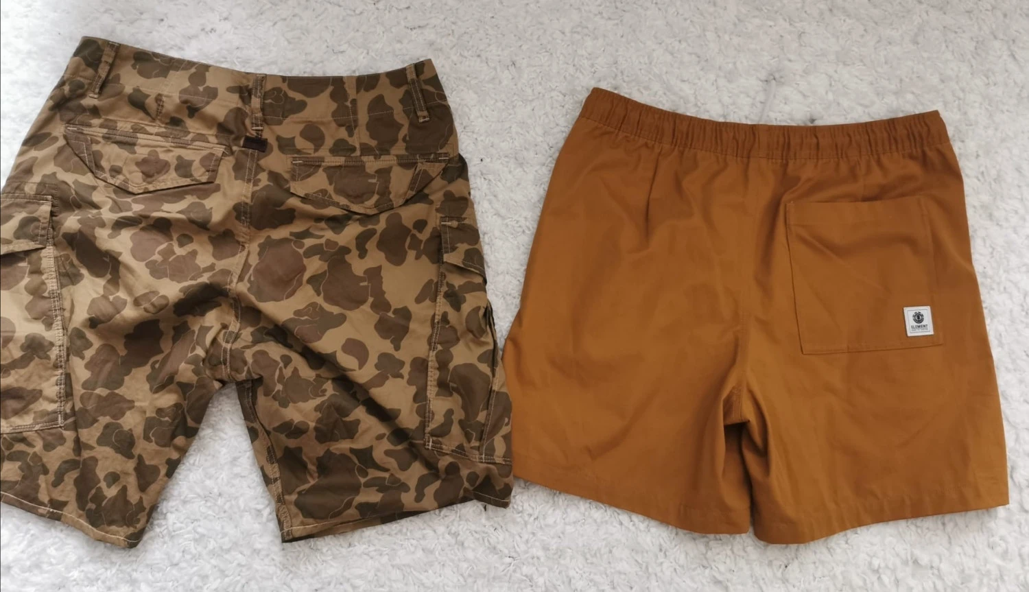 1. Pantaloni scurti cargo G-Star Raw si Element