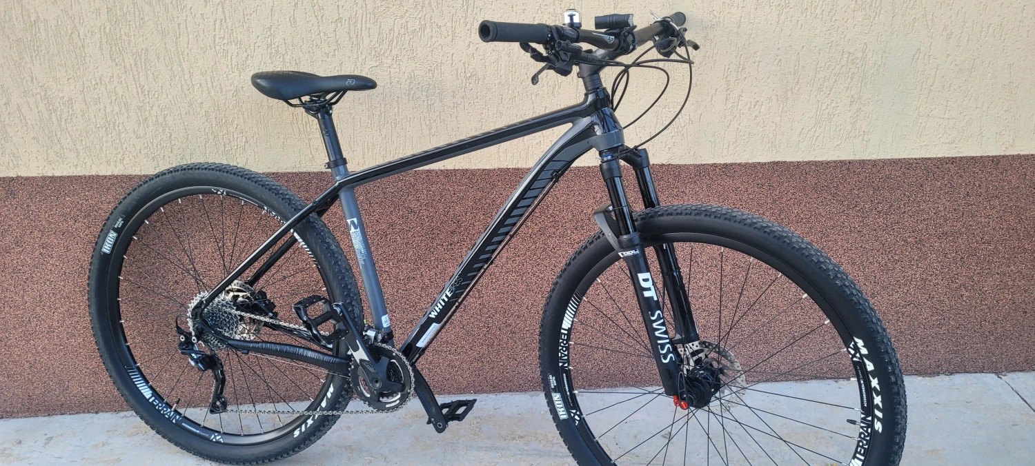 1. White Pro 29"er/ dt swiss/ xt