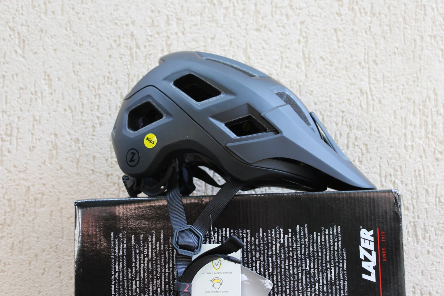 1. Lazer Coyote MIPS - MTB casca - S(52-56cm) negru