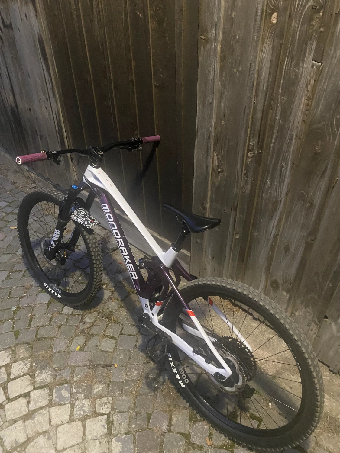1. Mondraker Superfoxy Carbon r 2022