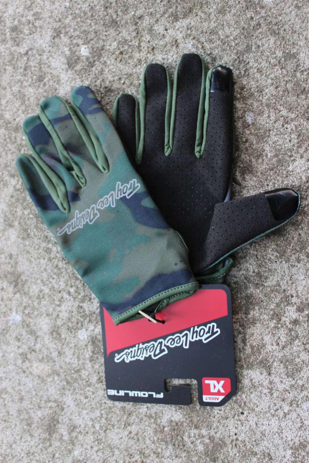 3. Troy Lee Designs Flowline Camo - XL