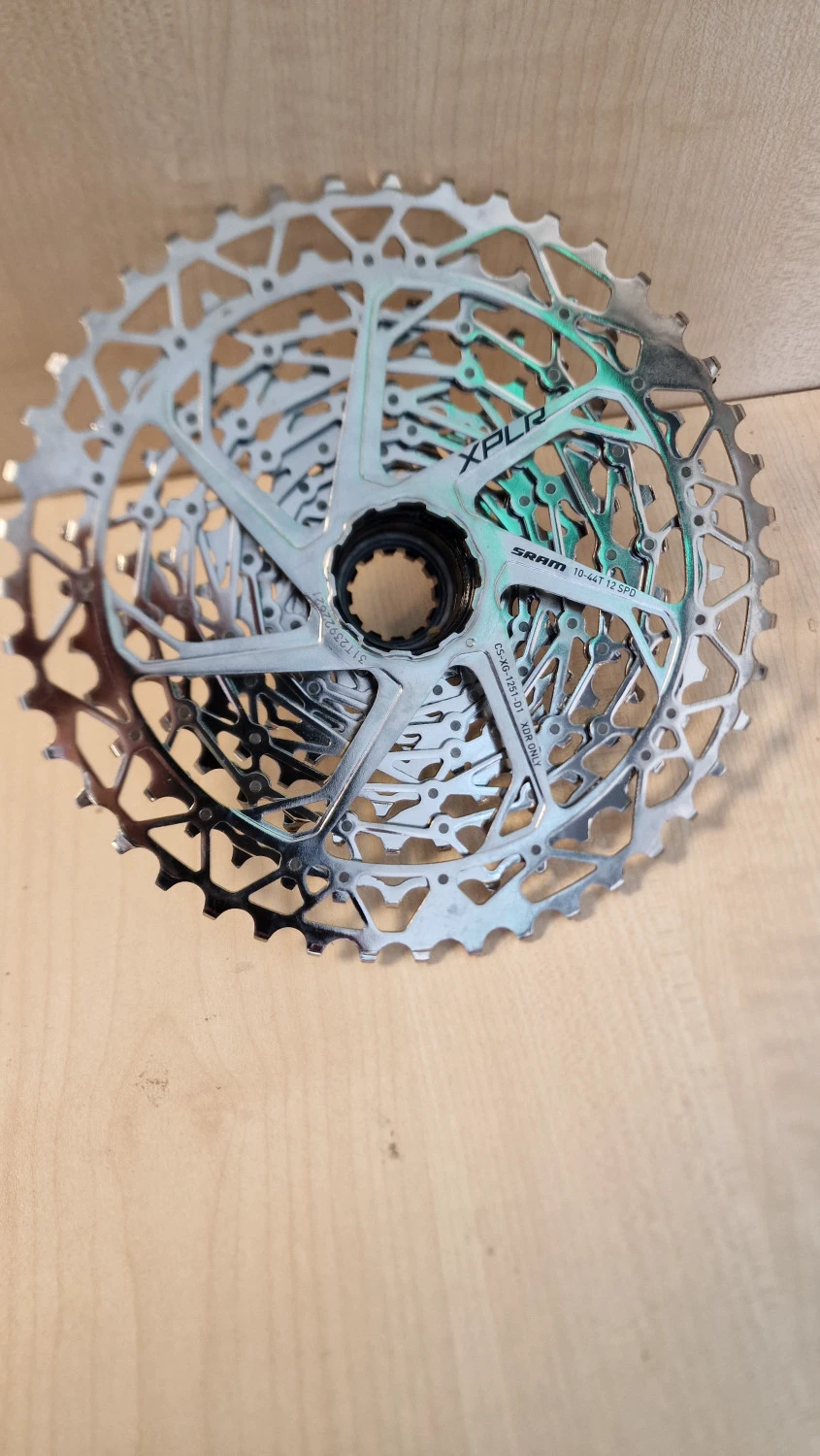 1. Sram Rival XG-1251 10-44T