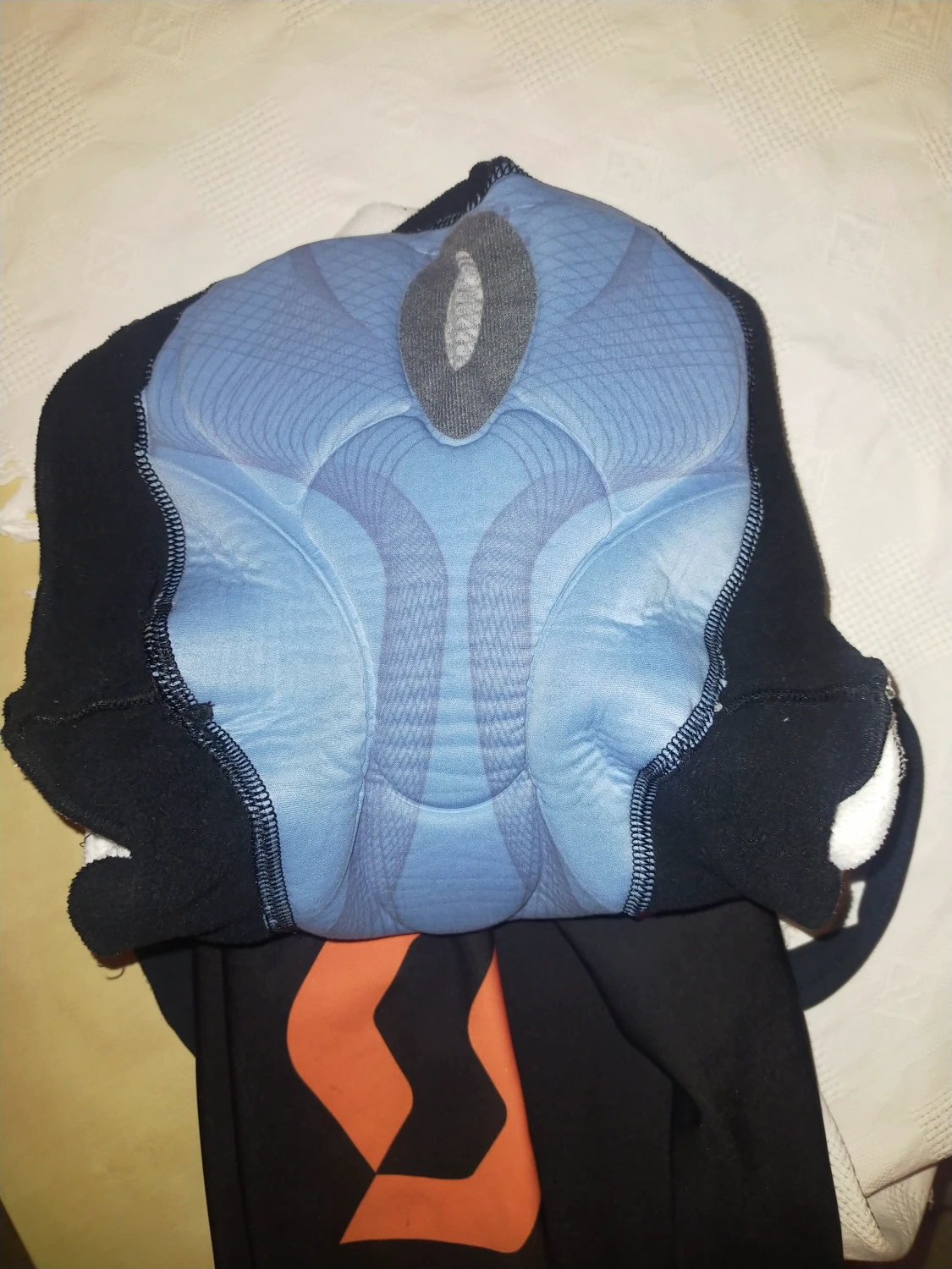 3. Tricou cu maneca scurta marime S si hanorace toamna primavara cu maneca lunga.