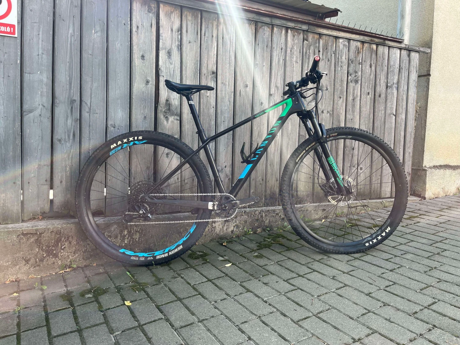 1. Bicicleta MTB Canyon Exceed Carbon