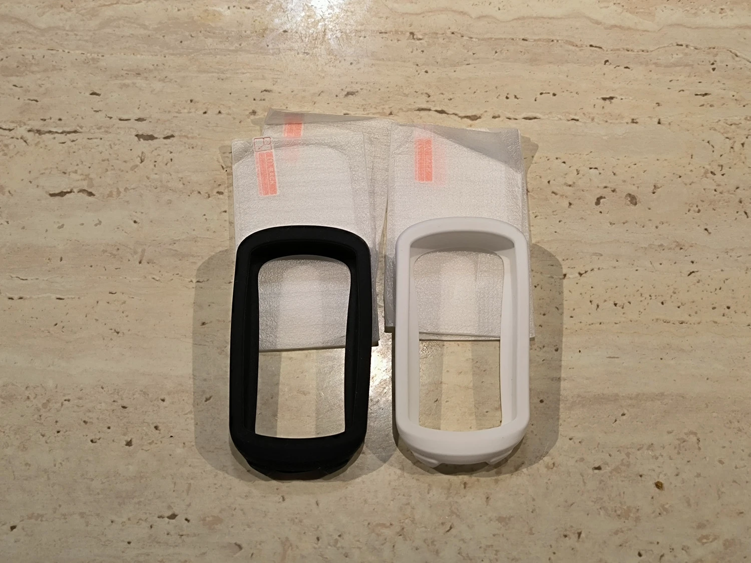 1. Husă + 2 folii protecție Garmin Edge Explore 2 (alb sau negru)