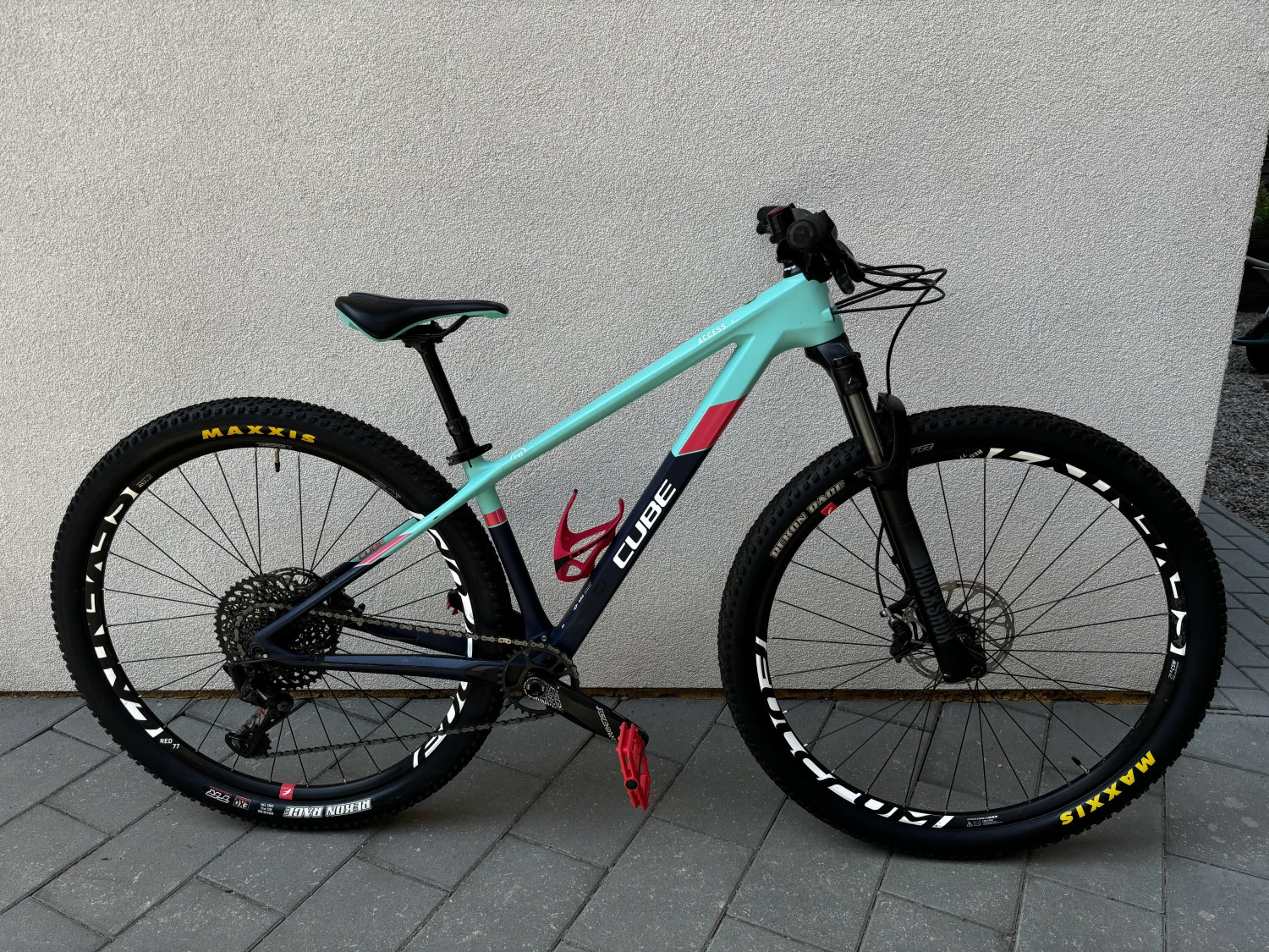 1. Cube Access SL C : 62 WS 29” custom made cu dropper
