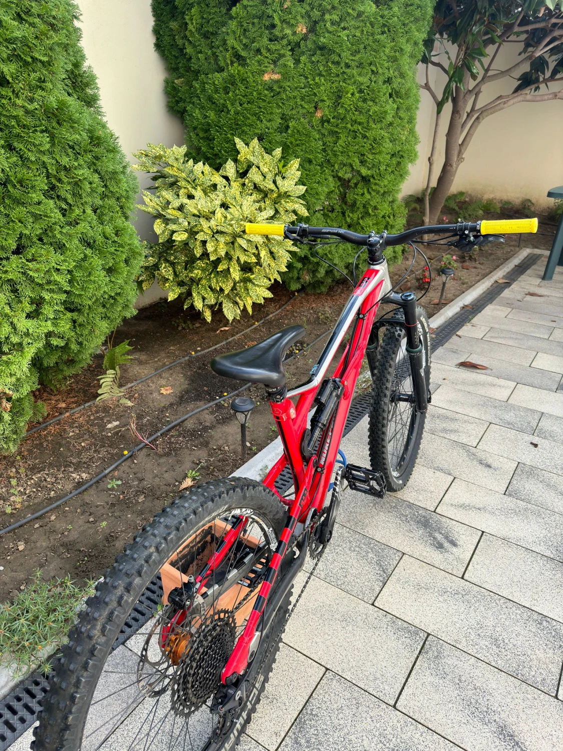 8. Nukeproof Mega Comp 275 | Marime L