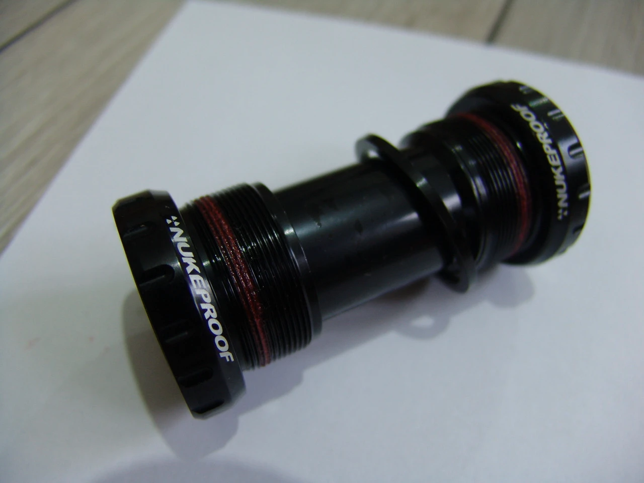 2. Butuc pedalier 68/73 Nukeproof ax 24mm/Nou