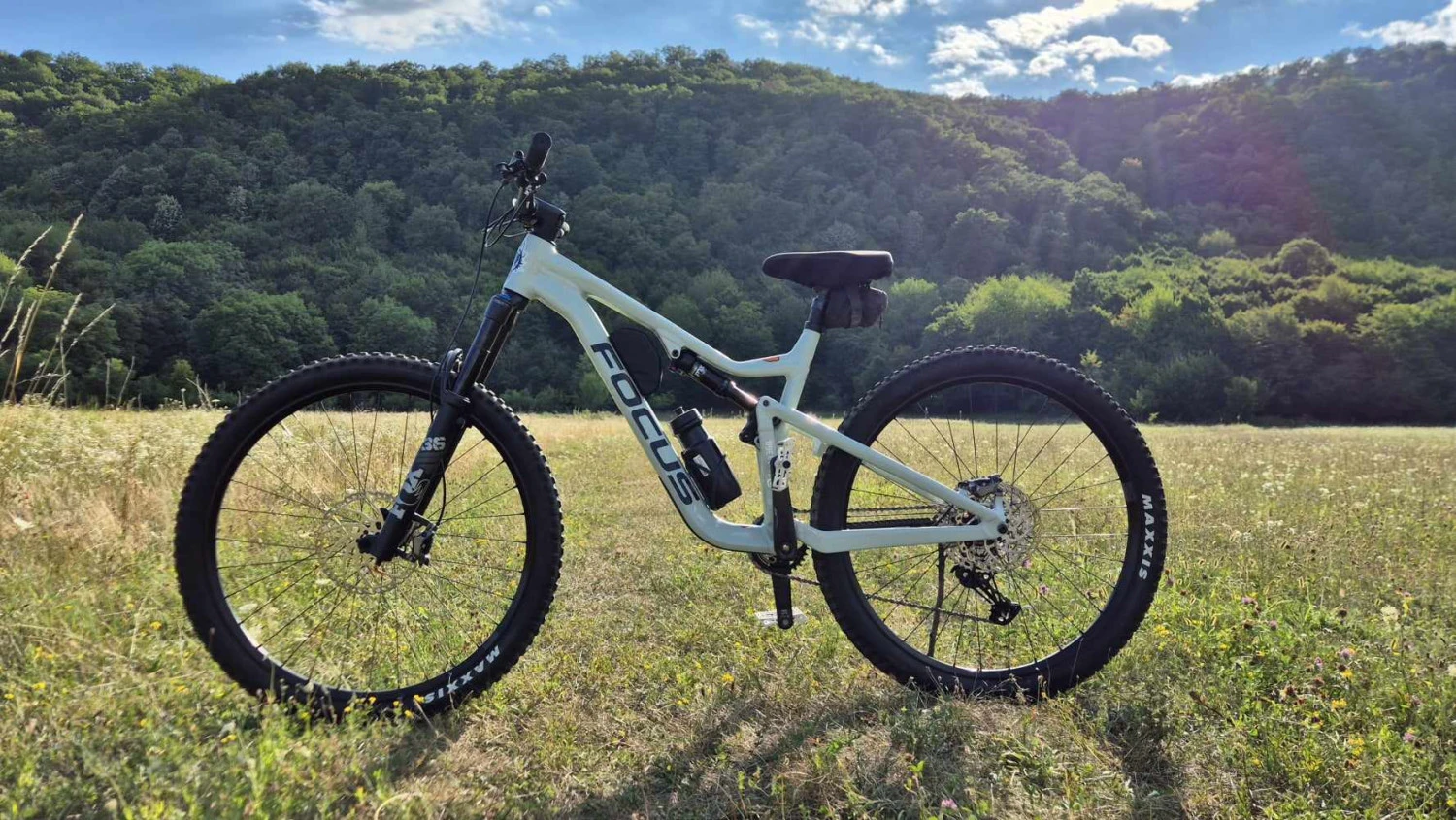 1. Vând bicicletă Focus JAM 6.9, achiziționată în luna aprilie, dețin factură și garanție