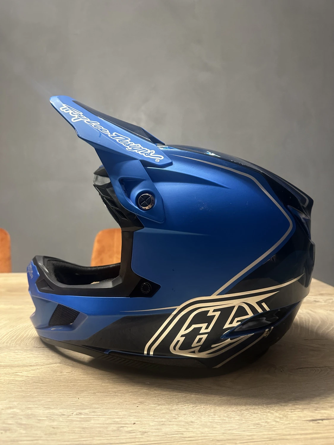 1. Troy Lee Designs D4