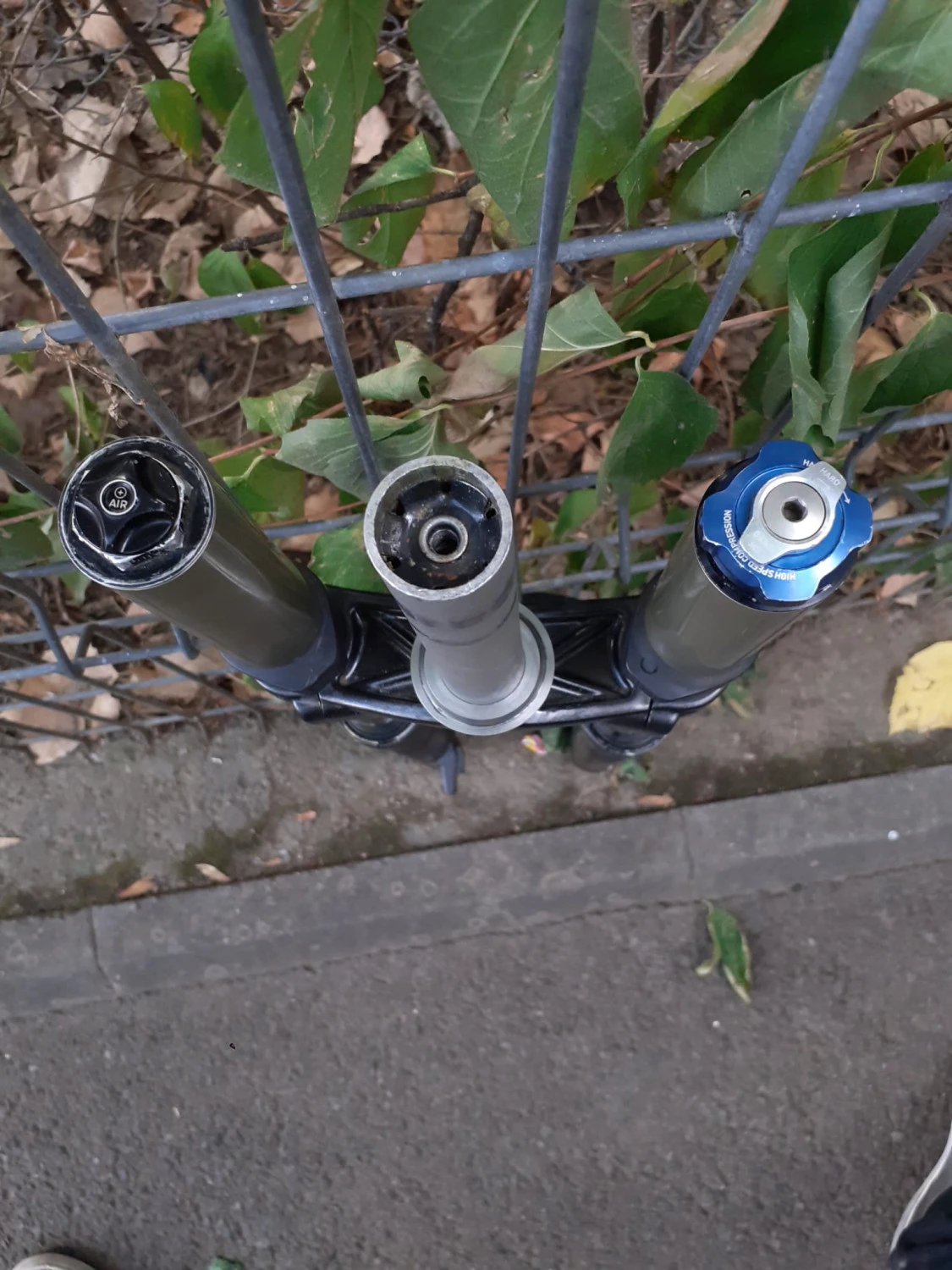 1. Rockshox boxxer r2c2 air