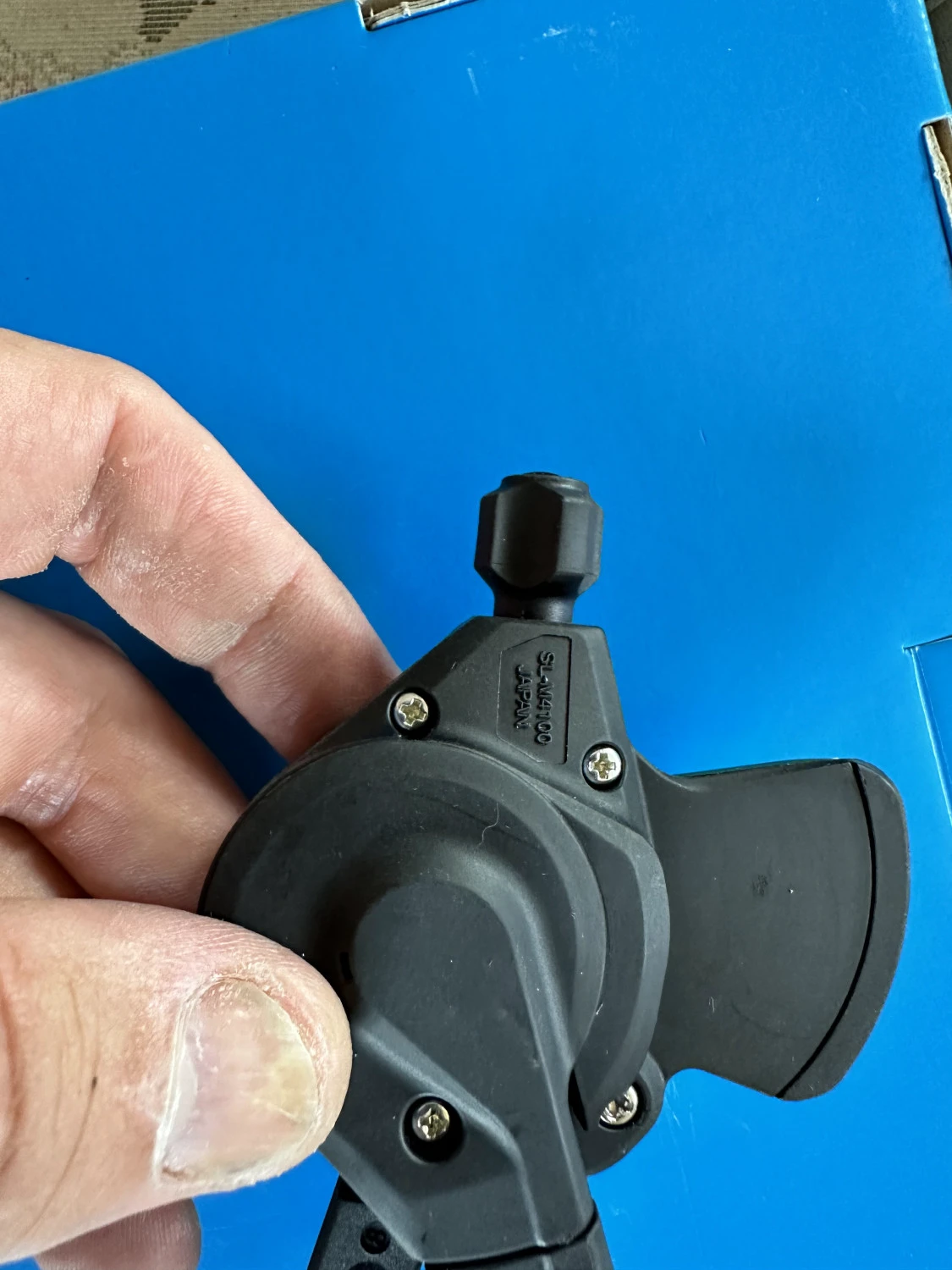 1. Vând Schimbător si maneta Schimator Shimano Deore