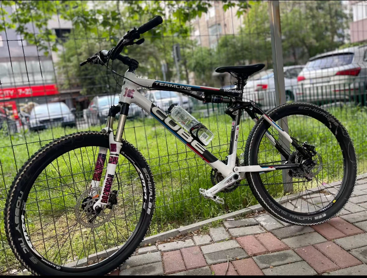 1. Vând cube Ams 100 hpc carbon