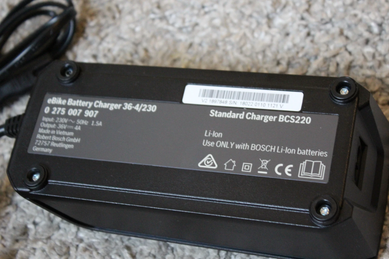 1. Bosch standard 4A charger (BCS220) - incarcator E-bike