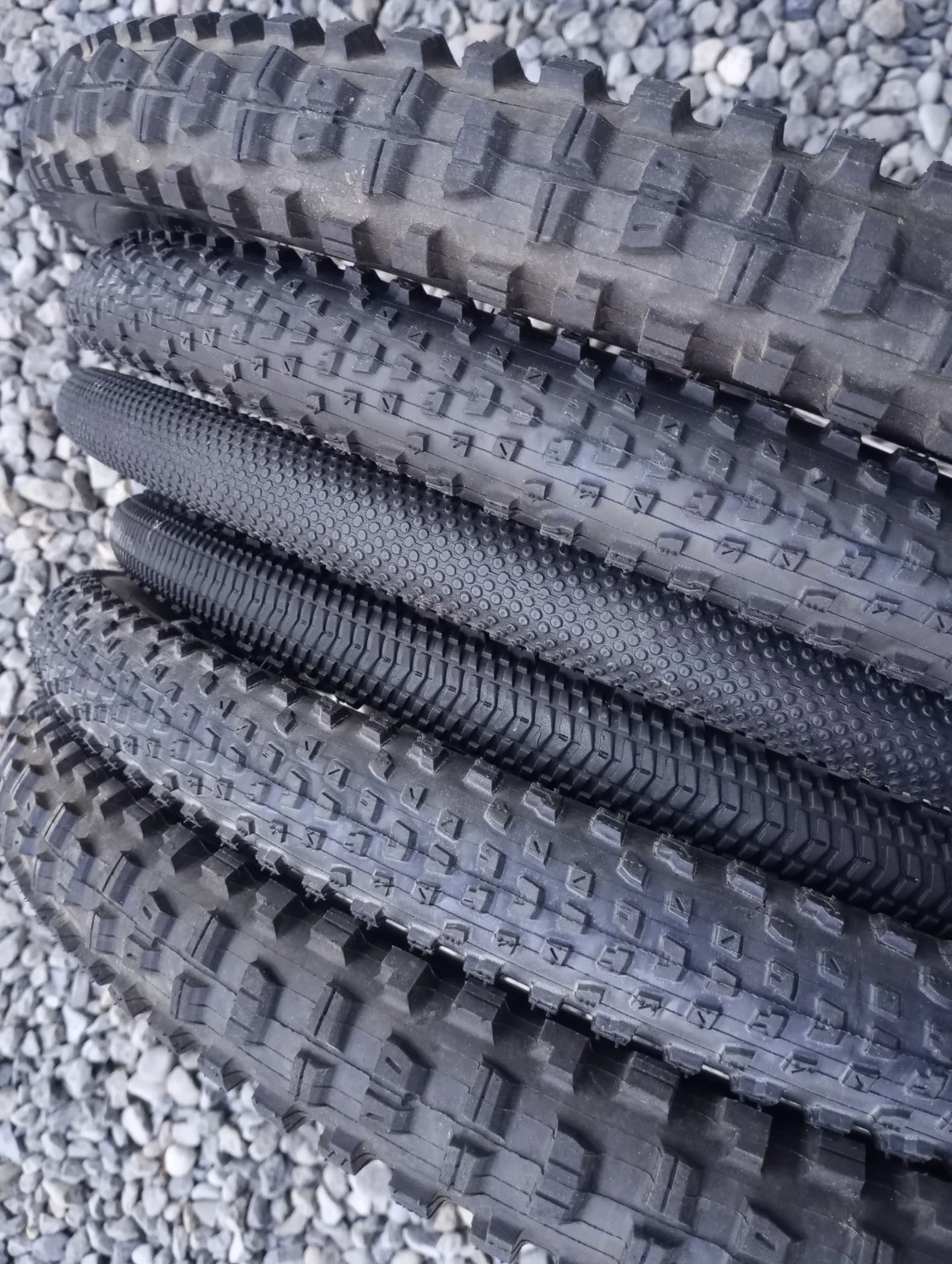 1. Maxxis Recon 29,2,25