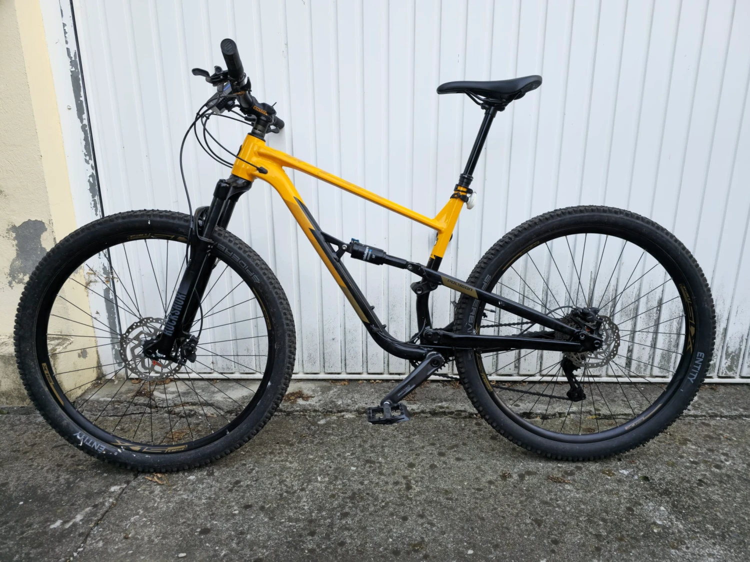 1. Fullsuspension 29er Polygon Siskiu D6