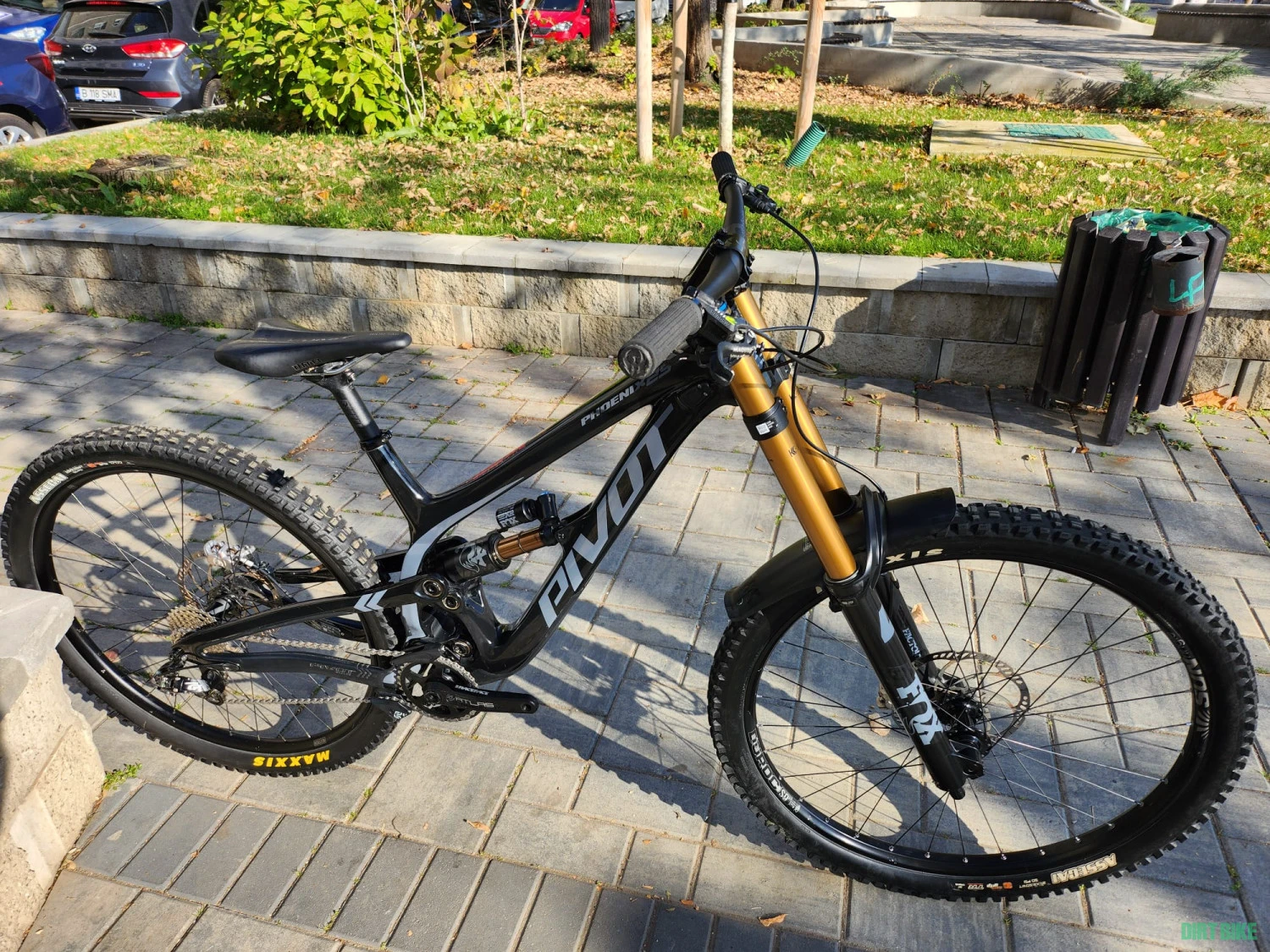 1. Bicicleta Pivot Phoenix Carbon 29" marimea Medium