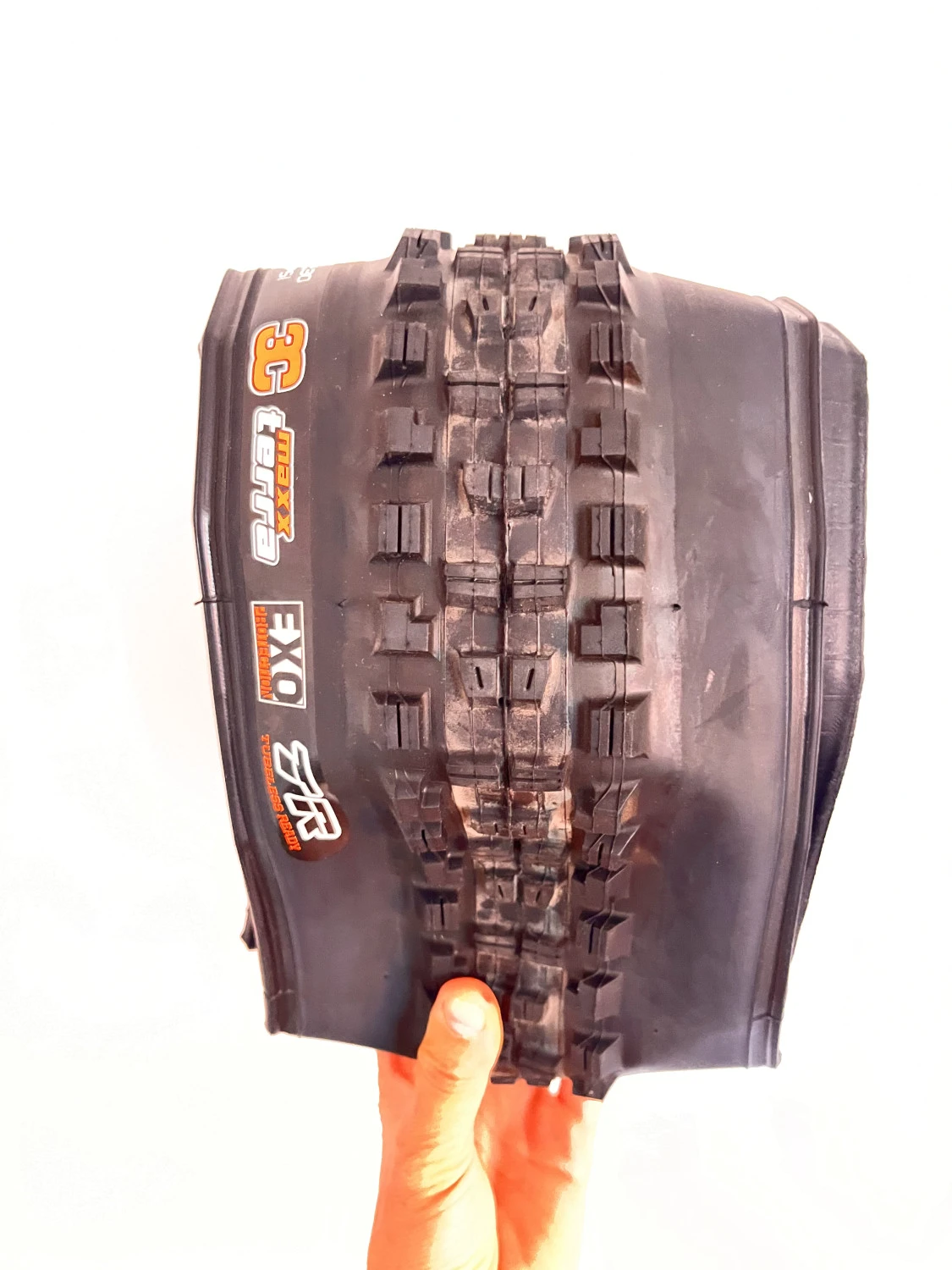 1. Maxxis Minion DHR 29x2.3