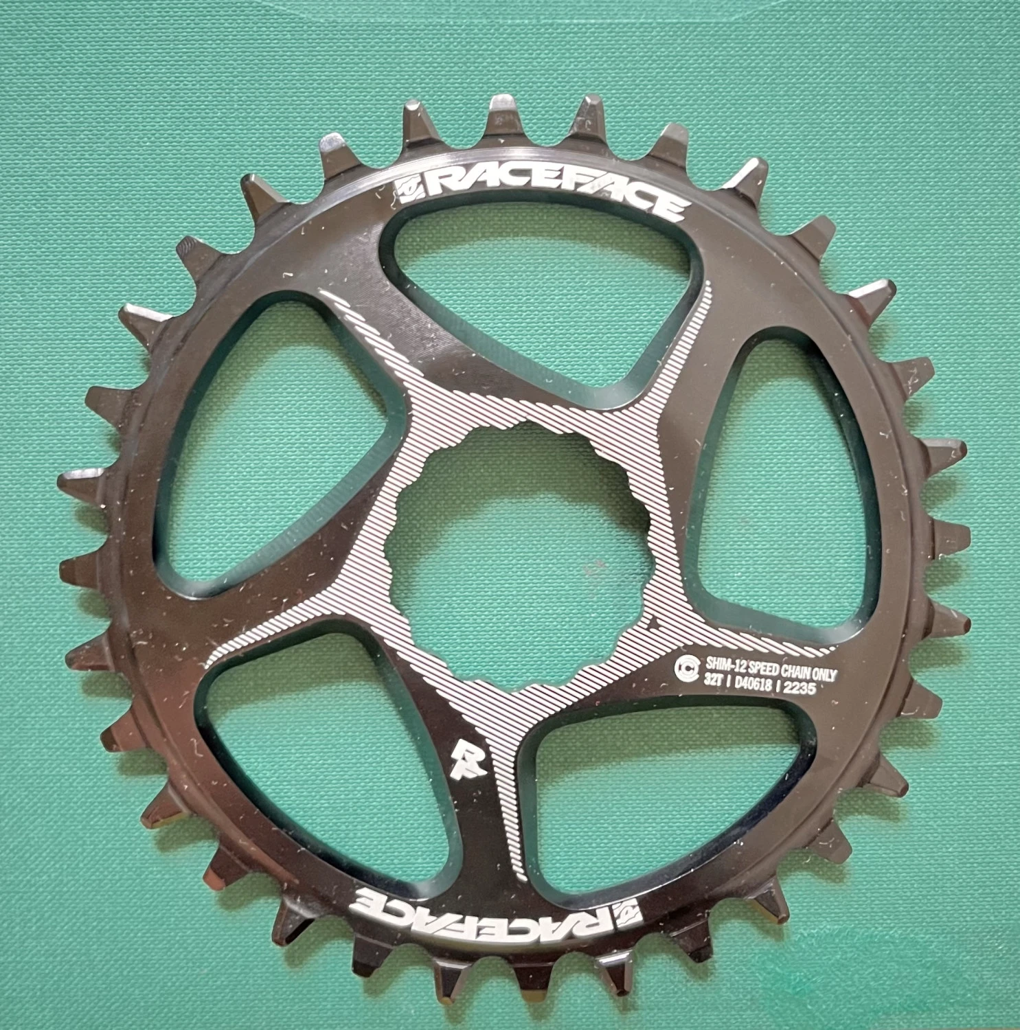 1. Foaie Race Face Cinch Direct Mount