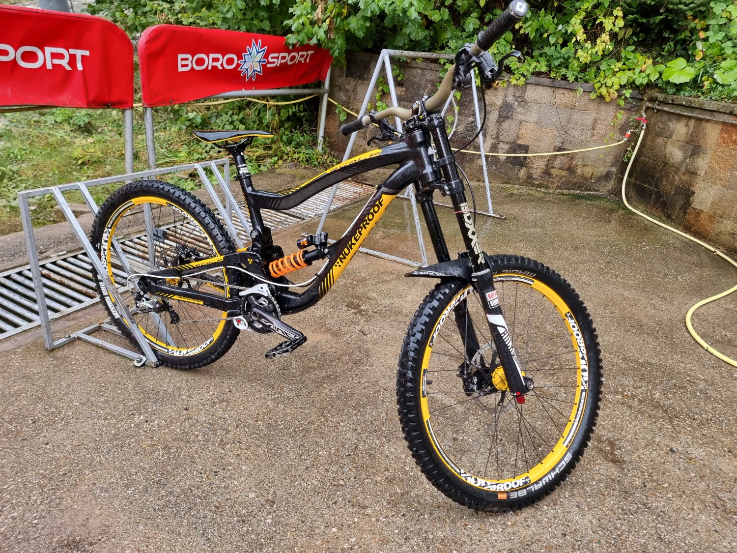 1. Vand MTB Downhill Nukeproof Scalp