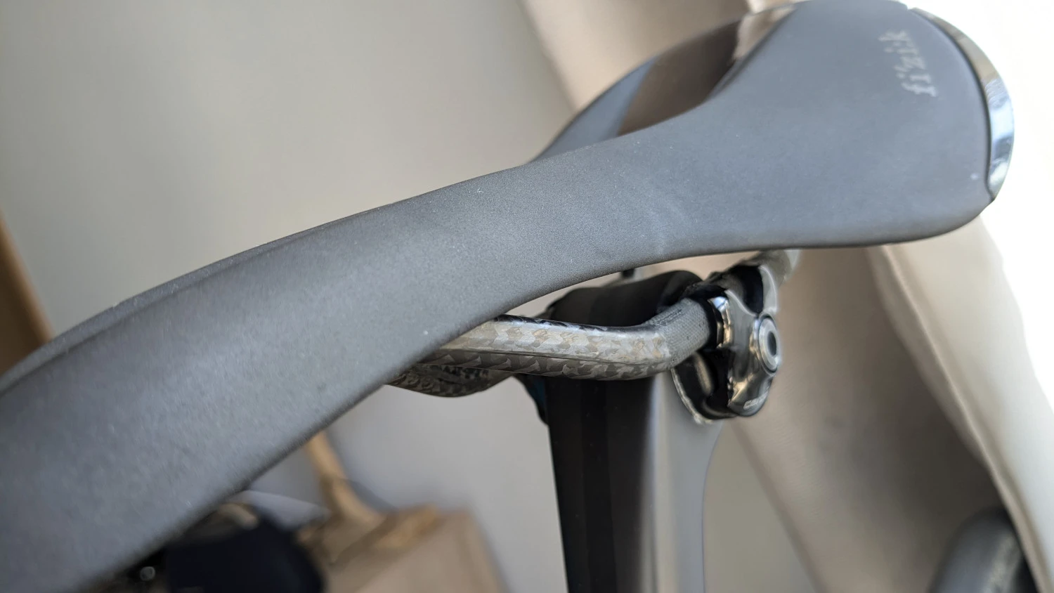 3. Fizik Aliante R1 Open Carbon