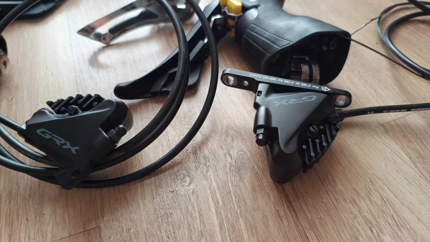 1. Frane Shimano GRX ST-RX600 + BR-RX400 2x11