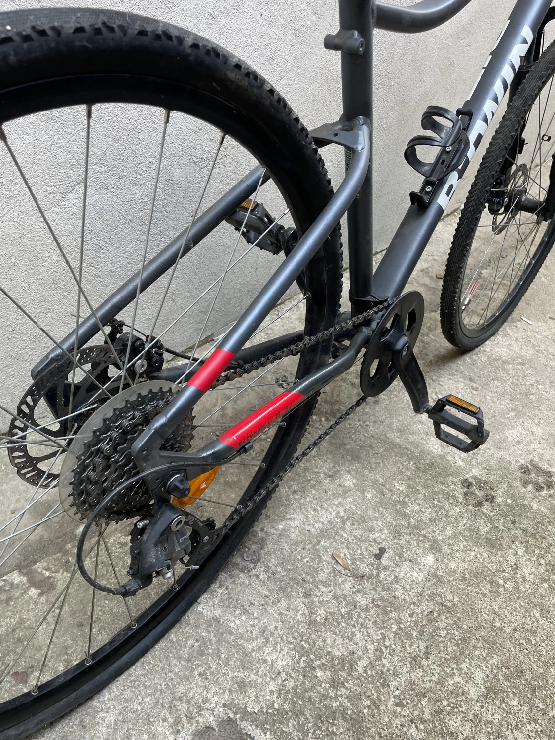6. Bicicleta BTWIN Riverside 500, rosu/negru