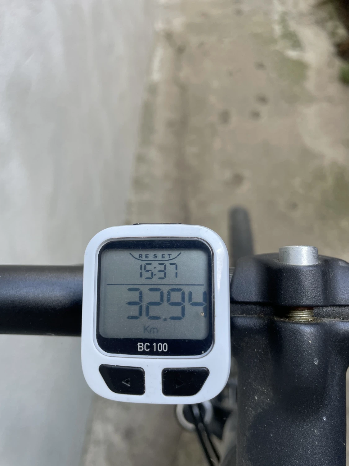 4. Bicicleta BTWIN Riverside 500, rosu/negru