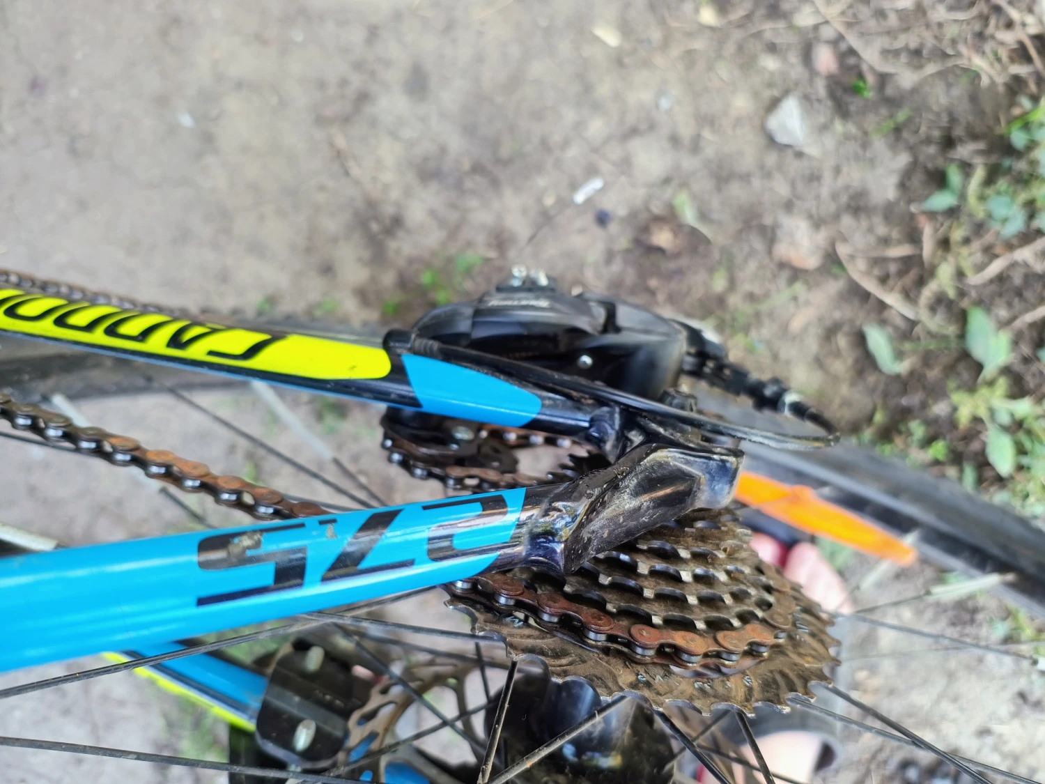 3. Bicicleta Cannondale catalyst 4